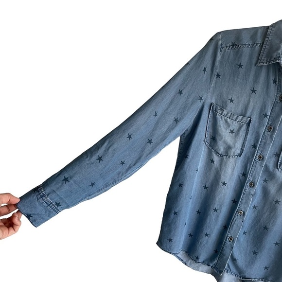 STANDARD GRACE Chambray Button Down Blouse Stars Blue S - Picture 2 of 7